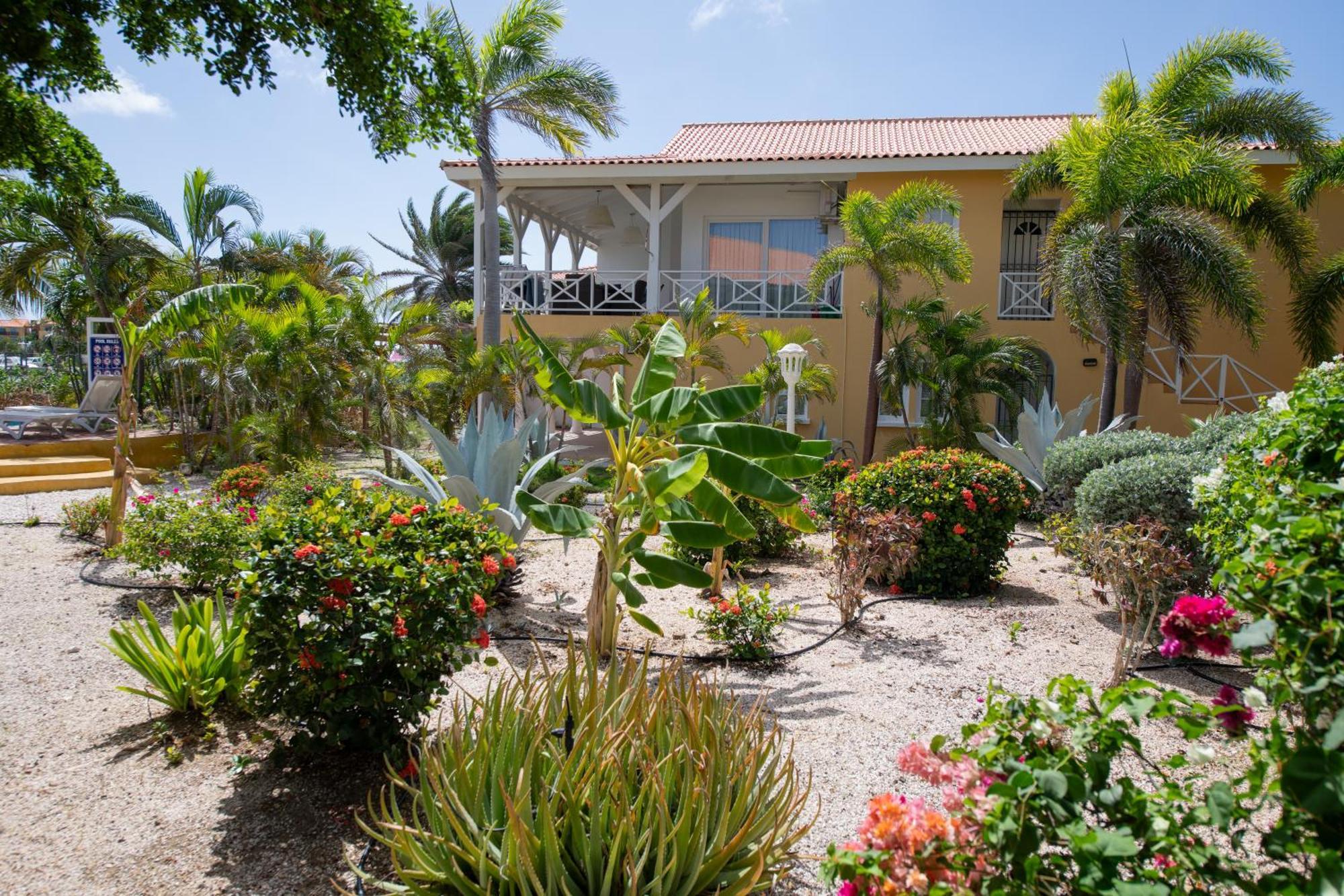 Masbango Beach Resort Jan Thiel Exterior photo
